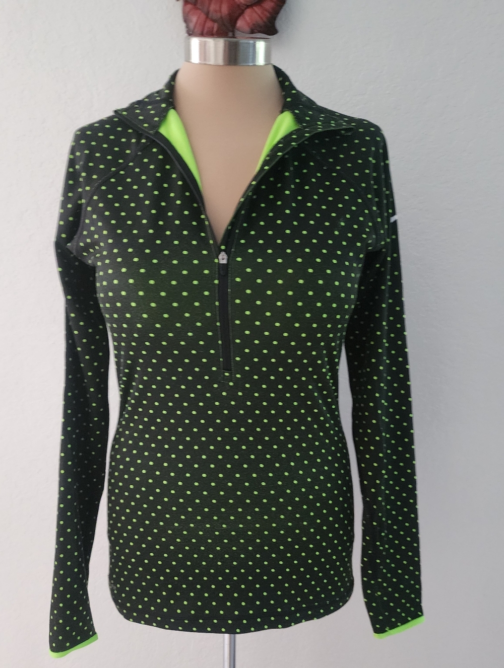NIKE PRO | Dark Green Neon Polka Dots Long-Sleeve Top